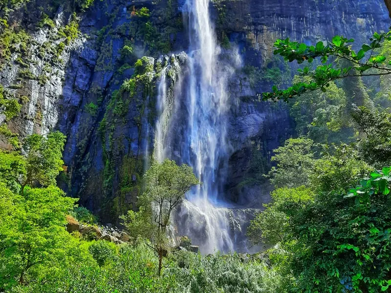 Diyaluma Falls natural pools Sri Lanka highest waterfall